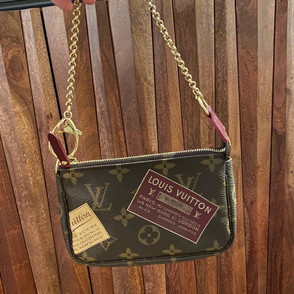 Louis Vuitton Mini wristlet